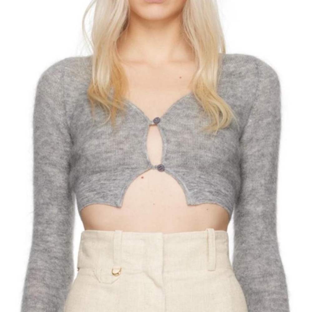 Jacquemus “Le Cardigan Alzou” in Grey.